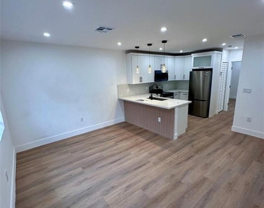 1282 Nw 35th Street - Photo Thumbnail 2