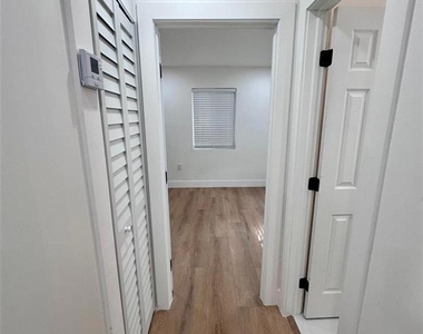 1282 Nw 35th Street - Photo Thumbnail 4