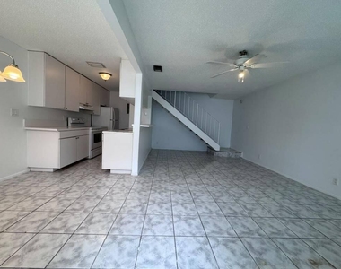 208 E Tiffany Drive - Photo Thumbnail 4