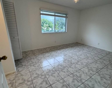 208 E Tiffany Drive - Photo Thumbnail 9