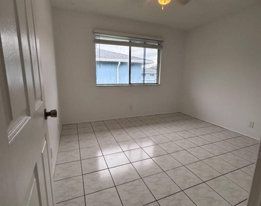 208 E Tiffany Drive - Photo Thumbnail 8