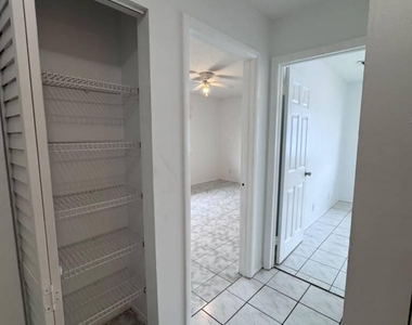 208 E Tiffany Drive - Photo Thumbnail 12