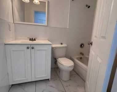 208 E Tiffany Drive - Photo Thumbnail 7
