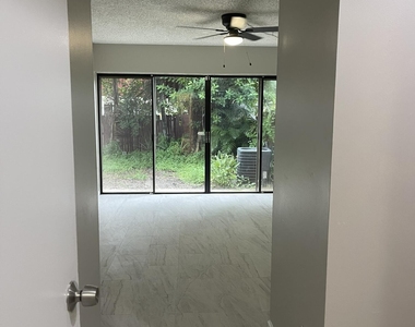 1407 White Pine Drive - Photo Thumbnail 10