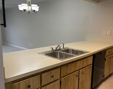 1407 White Pine Drive - Photo Thumbnail 5