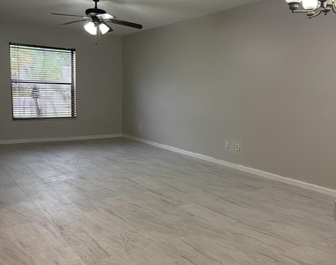 1407 White Pine Drive - Photo Thumbnail 3