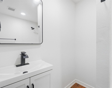 920 E Chaffin Street - Photo Thumbnail 17