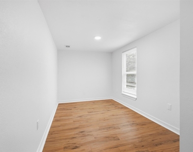 920 E Chaffin Street - Photo Thumbnail 14