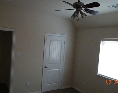 3412 Porter Creek - Photo Thumbnail 9