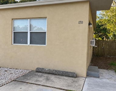 1711 Nw 7th Street - Photo Thumbnail 1
