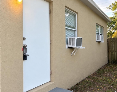 1711 Nw 7th Street - Photo Thumbnail 2