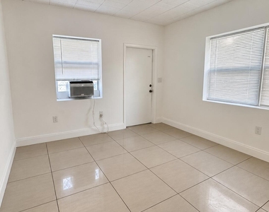 1711 Nw 7th Street - Photo Thumbnail 3