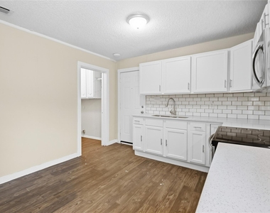 1102 E Lamar Street - Photo Thumbnail 3