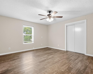 1102 E Lamar Street - Photo Thumbnail 14