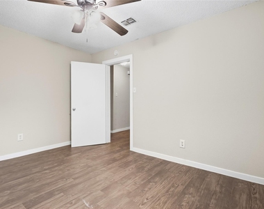 1102 E Lamar Street - Photo Thumbnail 18