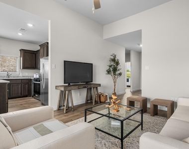 11121 Santana Drive - Photo Thumbnail 3