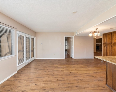 416 Lincoln Drive - Photo Thumbnail 7
