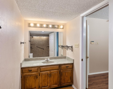 416 Lincoln Drive - Photo Thumbnail 14