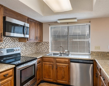 416 Lincoln Drive - Photo Thumbnail 9