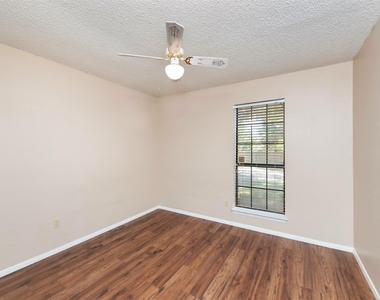 416 Lincoln Drive - Photo Thumbnail 15