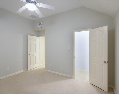926 Sloan Drive - Photo Thumbnail 28