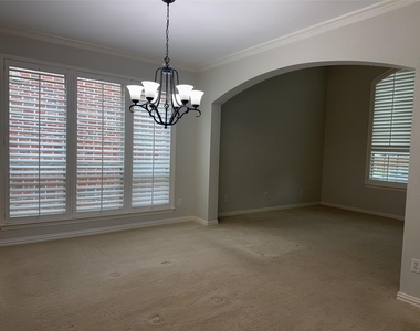 926 Sloan Drive - Photo Thumbnail 3