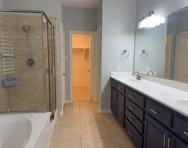 926 Sloan Drive - Photo Thumbnail 5