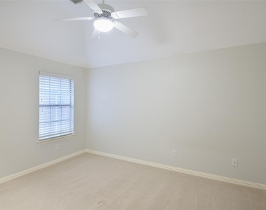 926 Sloan Drive - Photo Thumbnail 27