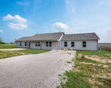 108 James Court - Photo Thumbnail 2