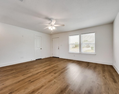 108 James Court - Photo Thumbnail 8