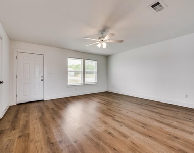 108 James Court - Photo Thumbnail 5