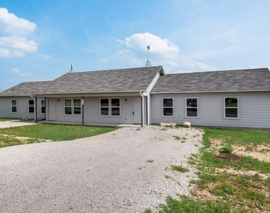 108 James Court - Photo Thumbnail 3