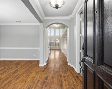 201 Chatfield Drive - Photo Thumbnail 5