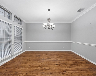 201 Chatfield Drive - Photo Thumbnail 7