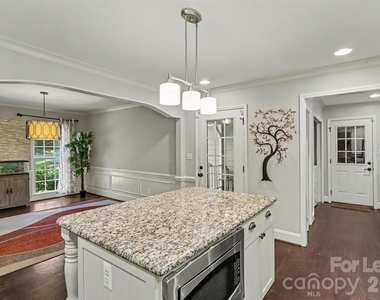 5812 Camelot Road - Photo Thumbnail 15