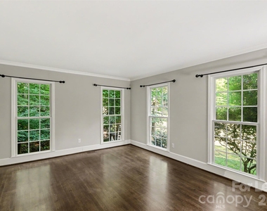 5812 Camelot Road - Photo Thumbnail 7