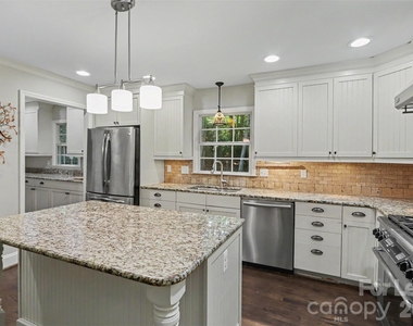 5812 Camelot Road - Photo Thumbnail 14