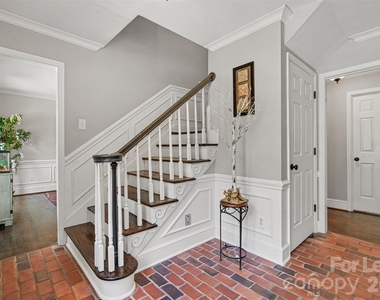 5812 Camelot Road - Photo Thumbnail 4