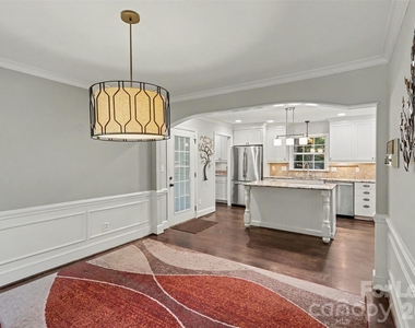 5812 Camelot Road - Photo Thumbnail 10