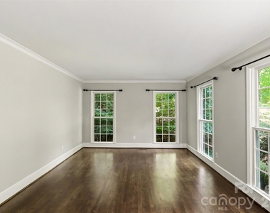 5812 Camelot Road - Photo Thumbnail 8