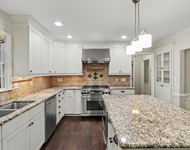 5812 Camelot Road - Photo Thumbnail 13