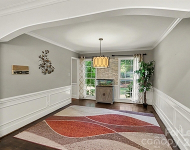 5812 Camelot Road - Photo Thumbnail 9