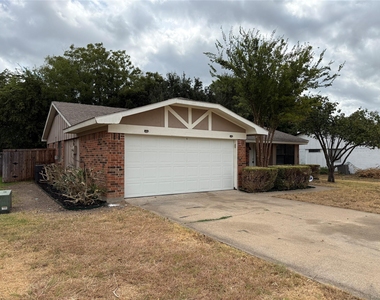 1464 Larchmont Drive - Photo Thumbnail 1