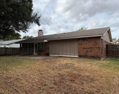 1464 Larchmont Drive - Photo Thumbnail 20