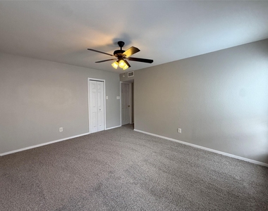 1464 Larchmont Drive - Photo Thumbnail 16