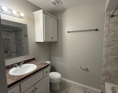 1464 Larchmont Drive - Photo Thumbnail 19