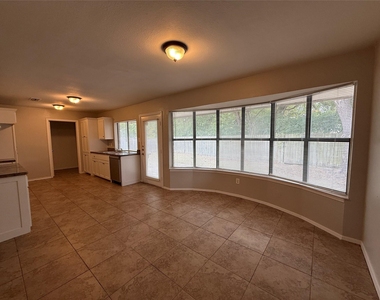1464 Larchmont Drive - Photo Thumbnail 6