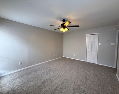 1464 Larchmont Drive - Photo Thumbnail 15