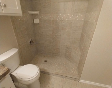 1464 Larchmont Drive - Photo Thumbnail 18