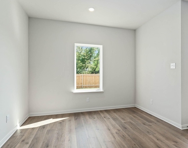 8433 Fort Benton Drive - Photo Thumbnail 3